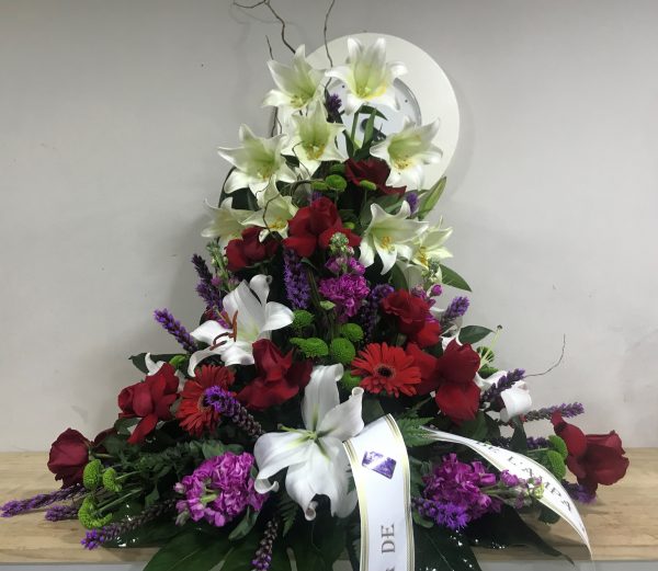 Centre difunto en tonos rojos, lilas y blancos