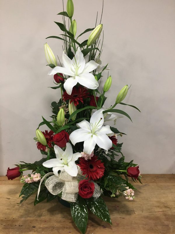 Centre de flores en blanco y rojos