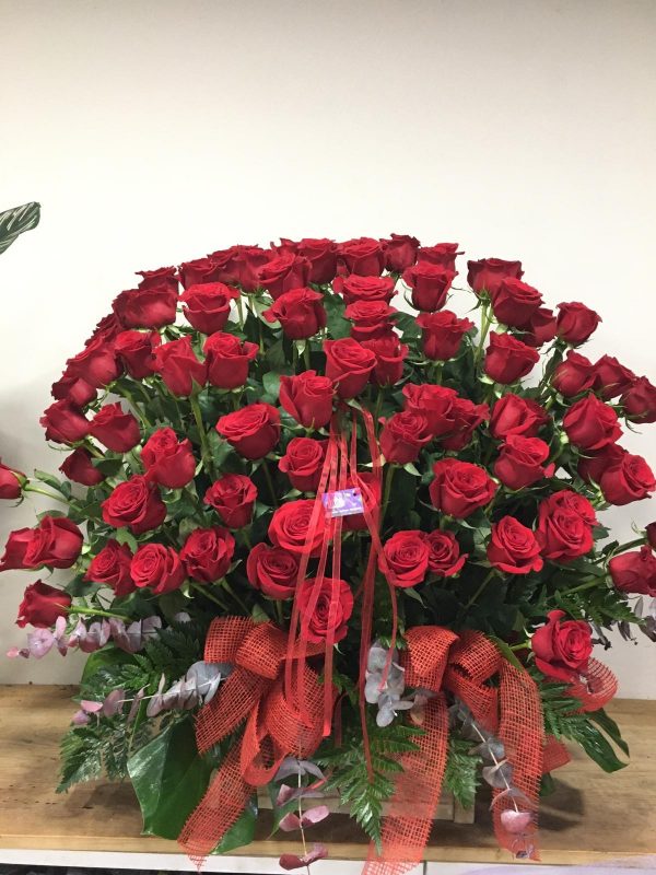 Centro de 60 rosas rojas