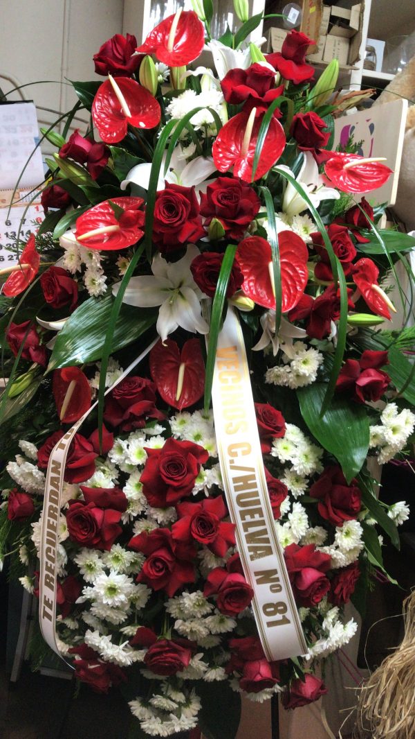 Corona en tonos rojos y blancos