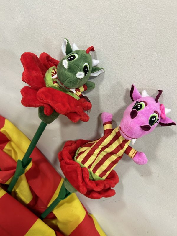 Titella de peluix amb drac (rosa o verd) - Imatge 2