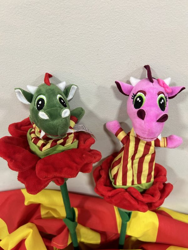 Titella de peluix amb drac (rosa o verd)